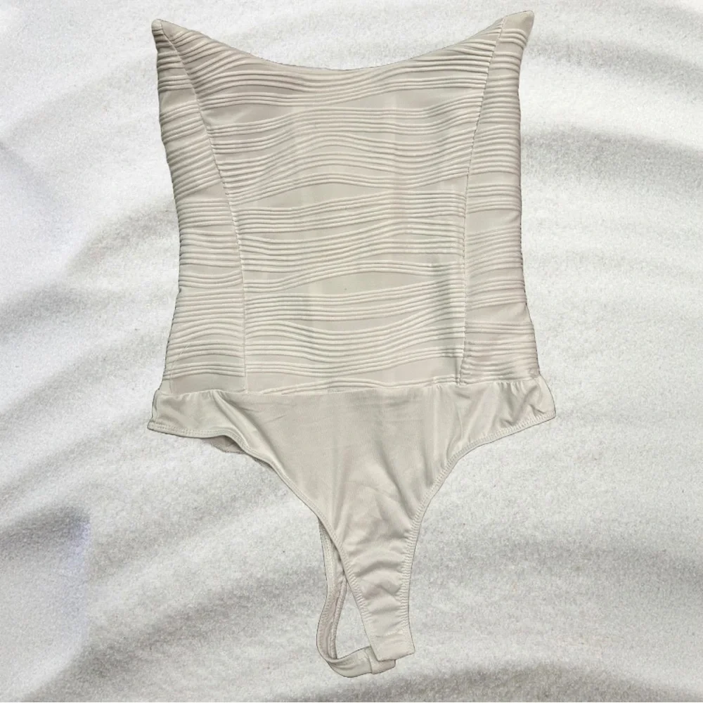 FashionNova White Corset Bodysuit Size M NWOT - Picture 6 of 9